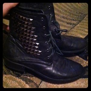 Combat boots