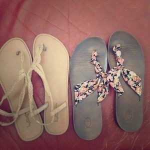 Bundle of two pairs of sandals