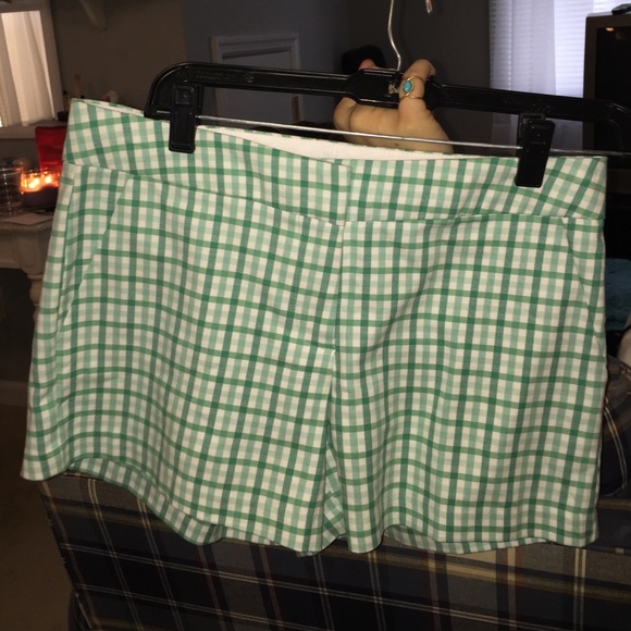 🚫SOLD🚫 White & green plaid shorts