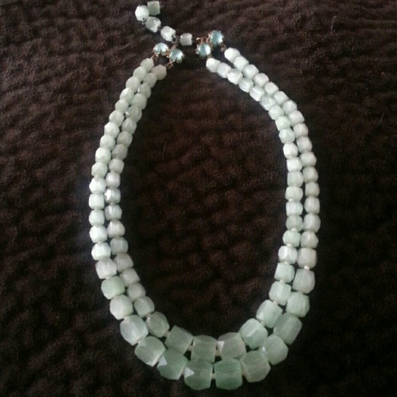 Vintage mint green frosted glass necklace
