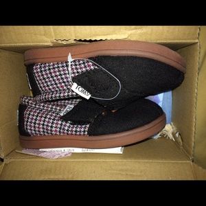 Boy toddler TOMS size 6T