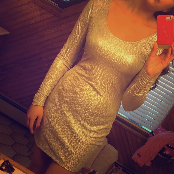uk connection Dresses & Skirts - Beautiful metallic long sleeve dress !