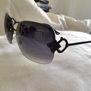 BCBGMAXAZRIA SUNGLASSES