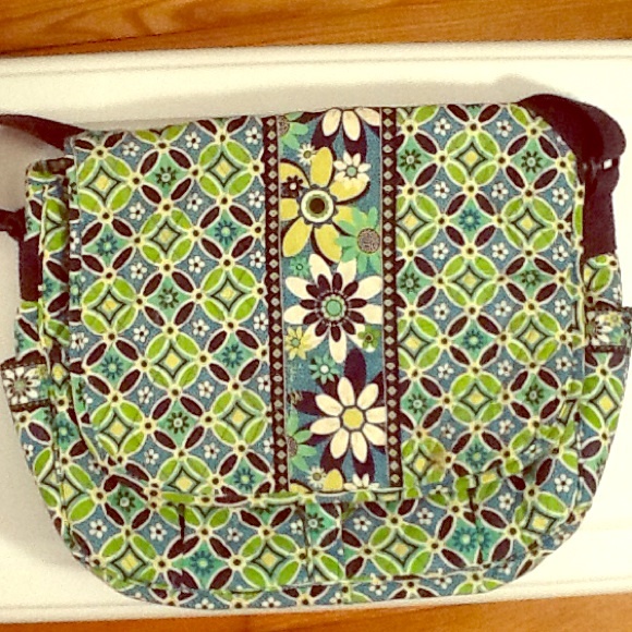 Vera Bradley adjustable over the shoulder side bag