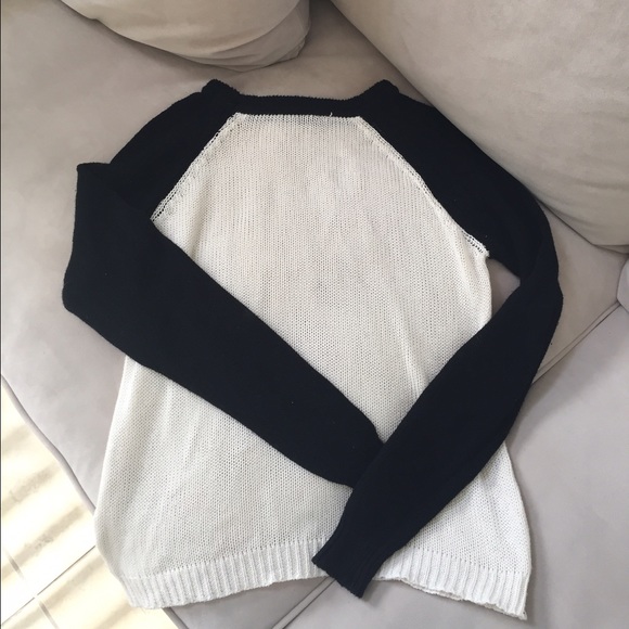 Brandy Melville sweater - Picture 2 of 2