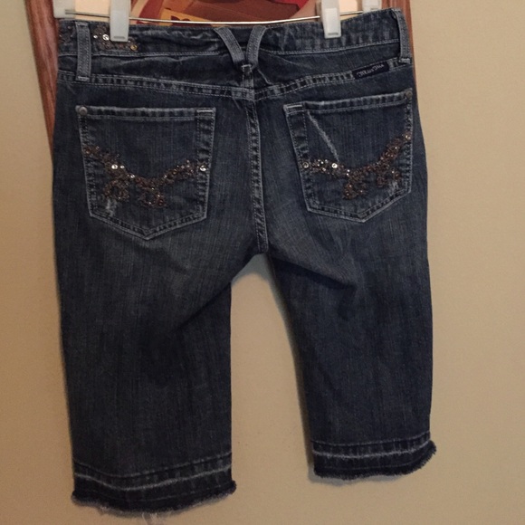 Miss Me Above The Knee Capris - Picture 2 of 4