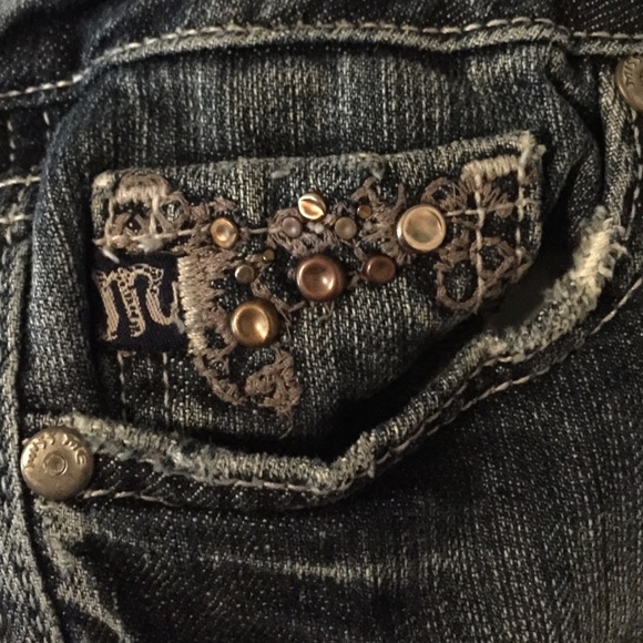 Miss Me Above The Knee Capris - Picture 4 of 4