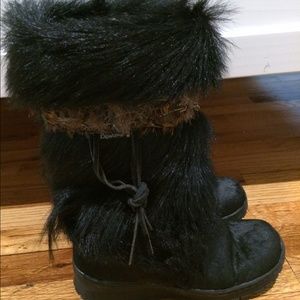 Stylish Black furry winter boots