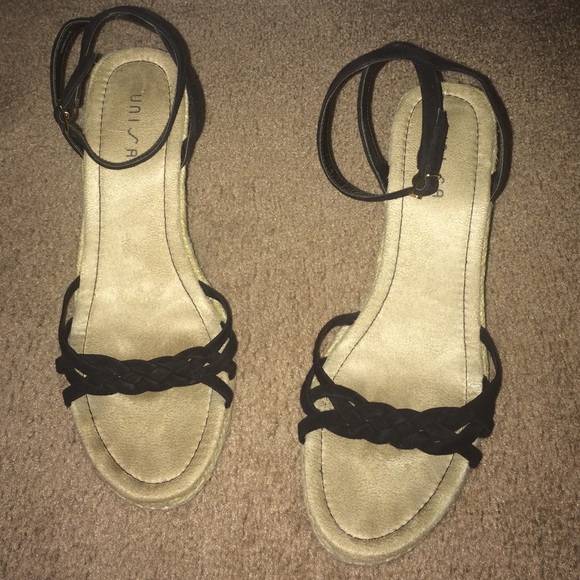 Sandals - Picture 2 of 4