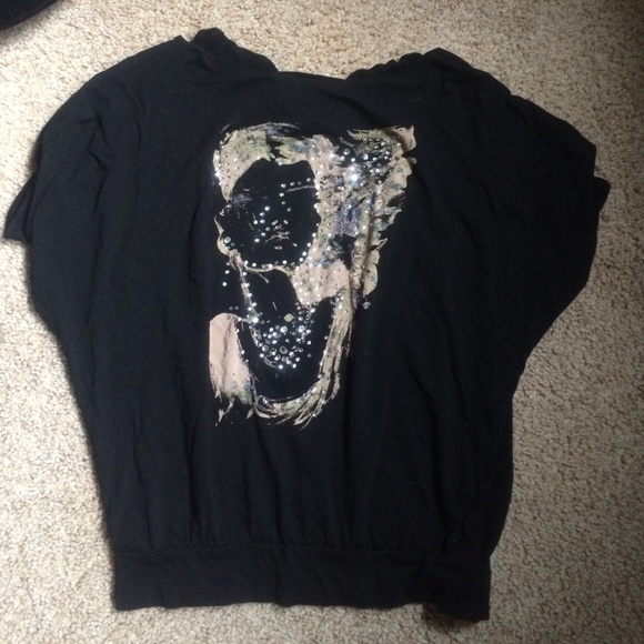 Loose Black Off-shoulder shirt