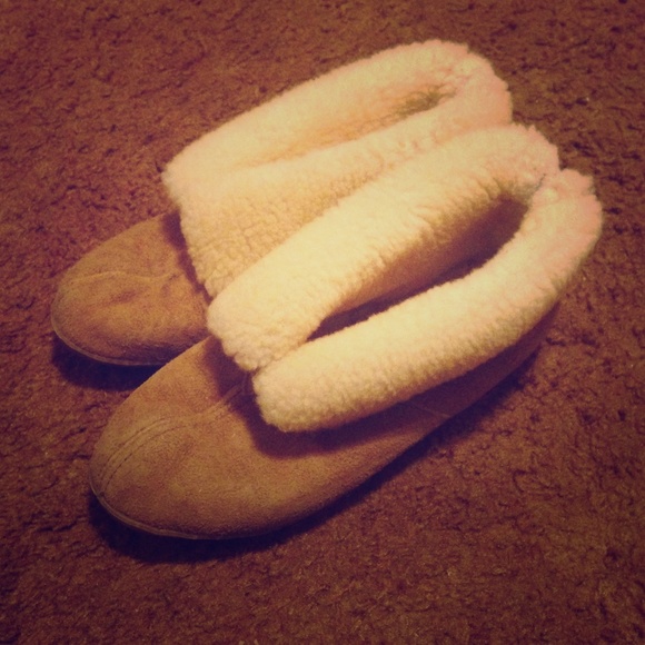 Cozy Warm Minnetonka Slippers