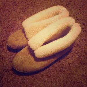 Cozy Warm Minnetonka Slippers