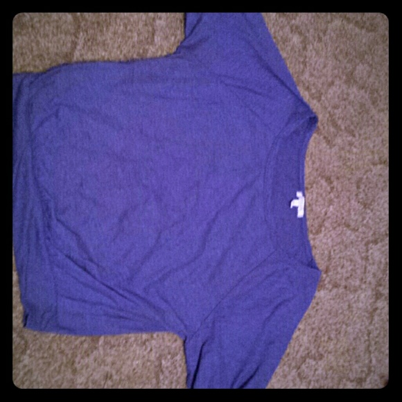 Medium length sleeved top