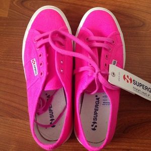 (SOLD🈚️) NEW Superga Pink/Fushia Classic Sneakers