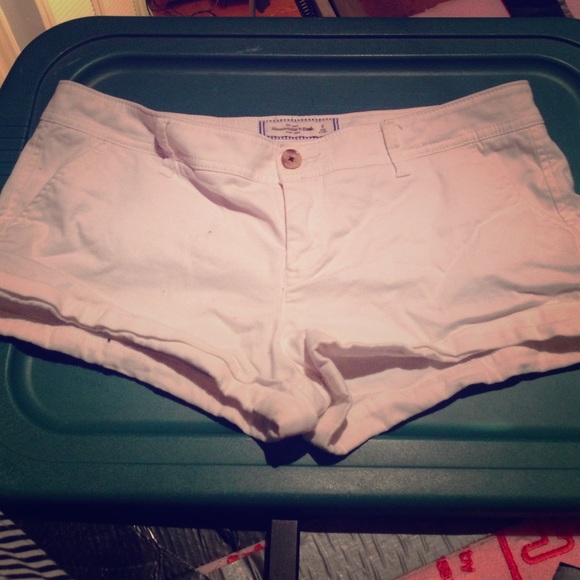 White Abercrombie and Fitch shorts