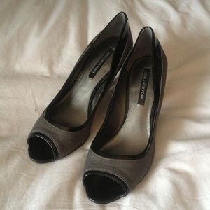 Jones New York peep toe pumps