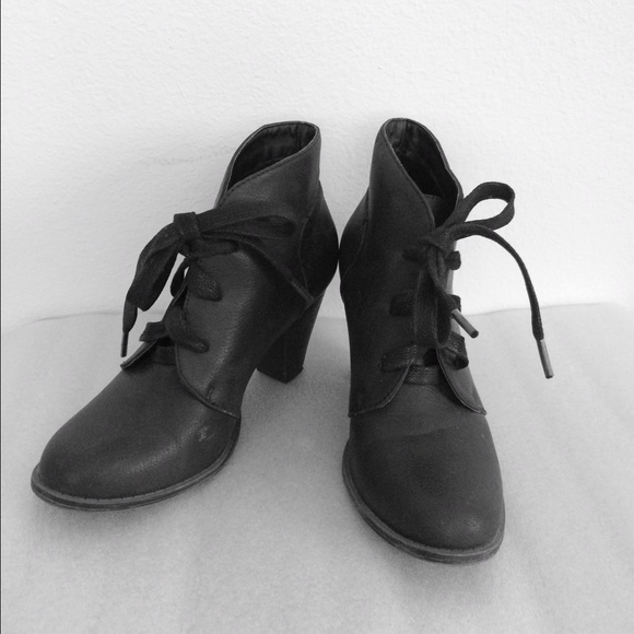 🚫SOLD🚫Black Forever 21 lace-up ankle boots