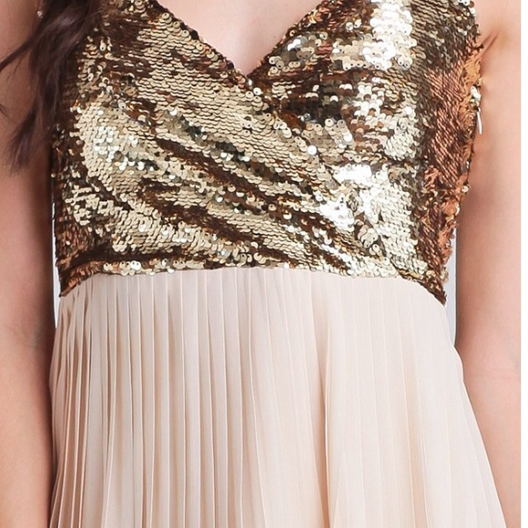 Gold and cream dress - Picture 4 of 4