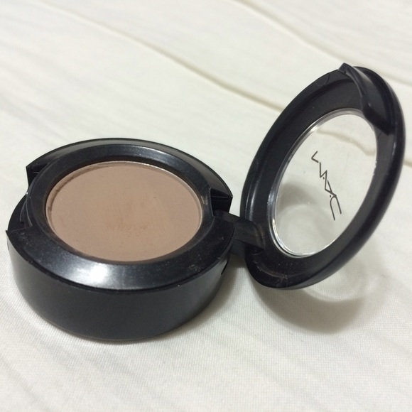 MAC matte eyeshadow