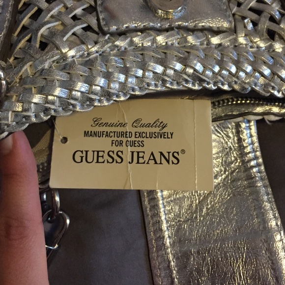 CLOSET CLEAN OUT ✨✨Authentic Guess Handbag / purse - Picture 4 of 4