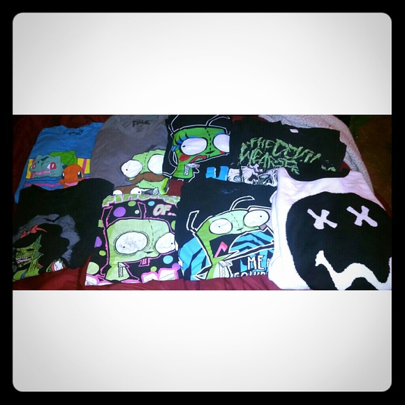 7 hot topic grapic T-shirts and a nirvana sweater