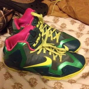 Lebron 11 T. rex