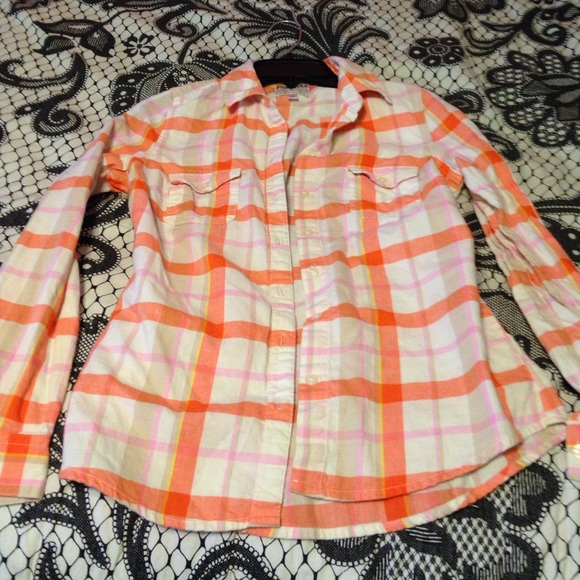 Long sleve plaid  shirt.