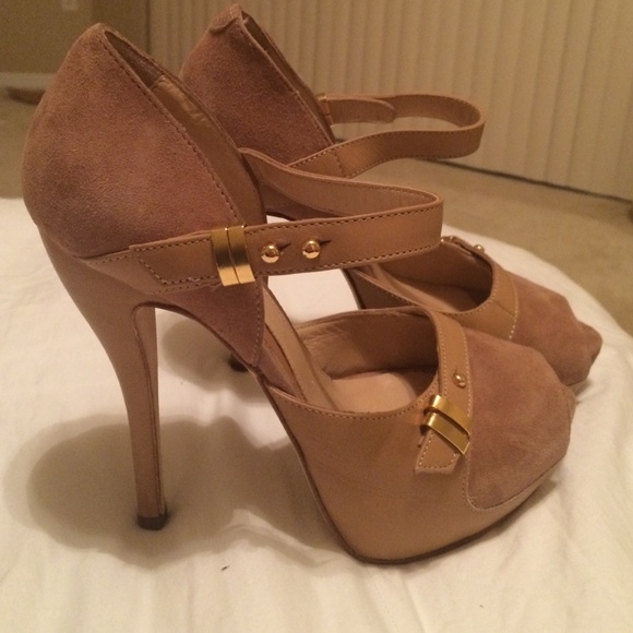 NWOT.. Sexy nude soft leather heels - Picture 2 of 3