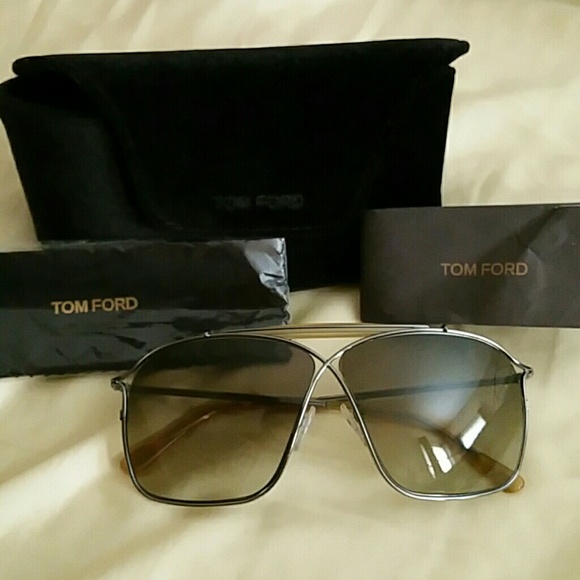 Authentic Tom Ford unisex sunglasses