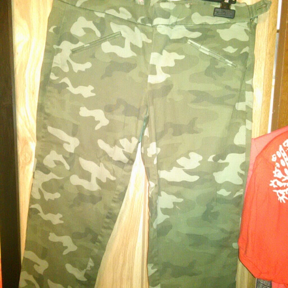 Camo skinny pants