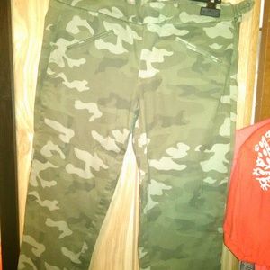 Camo skinny pants