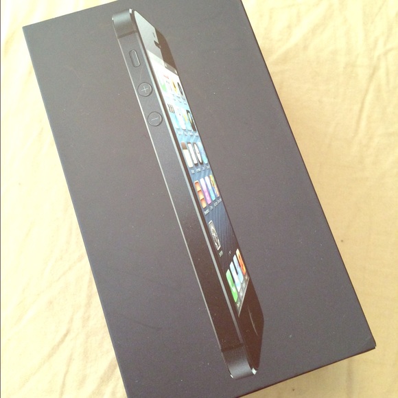 **SOLD**LIKE NEW Apple iPhone5 64G black