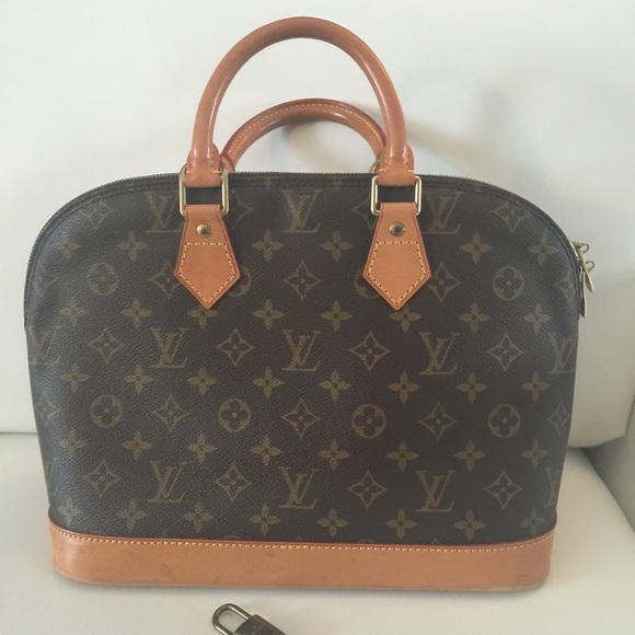 (SOLD) Authentic Louis Vuitton alma monogram