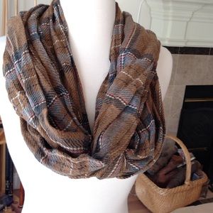 Brown plaid scarf.