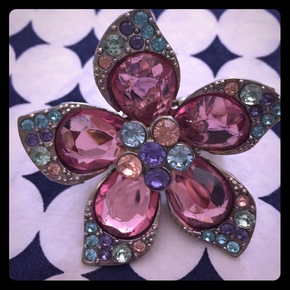 Beautiful Flower ring - Picture 2 of 2