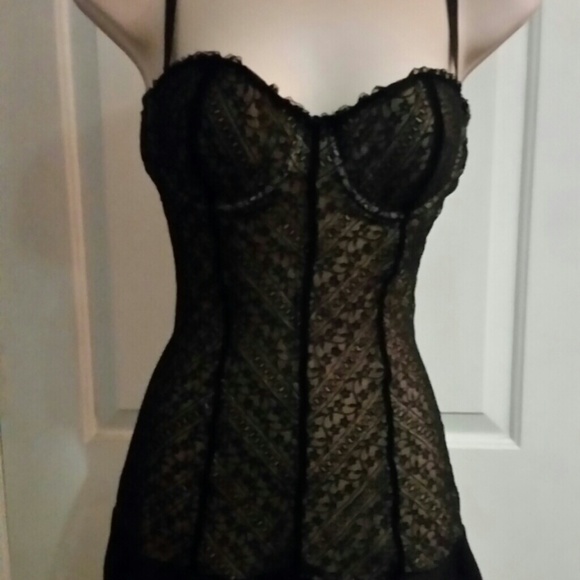 Black antique lace pattern sheer back lingerie