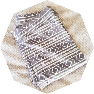 👗HP 6-27-15👗PINK Aztec-print leggings. NWOT.