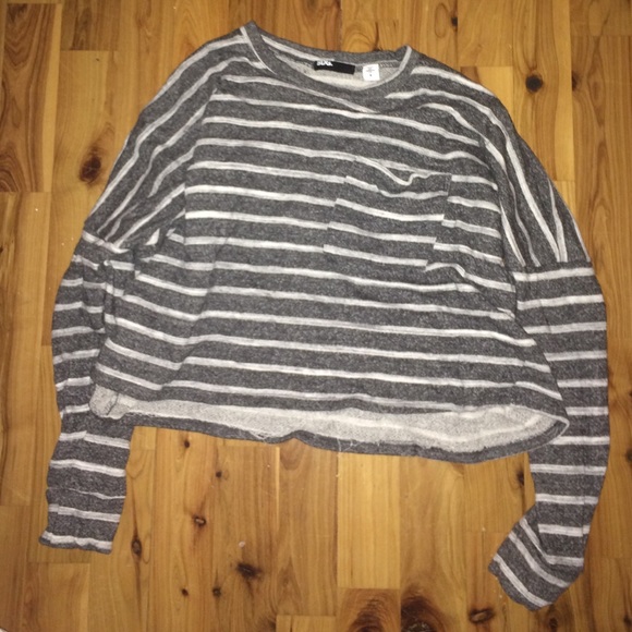 BDG. Grey and White Top