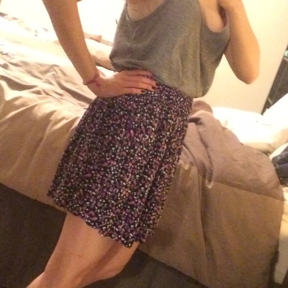 Navy floral skirt - Picture 2 of 2