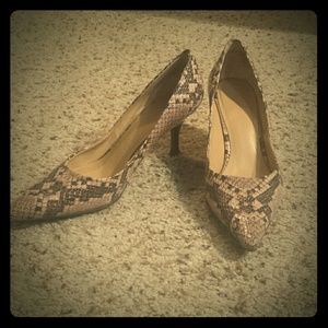 Faux snake skin kitten pumps