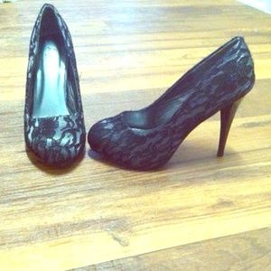 Black lace pumps