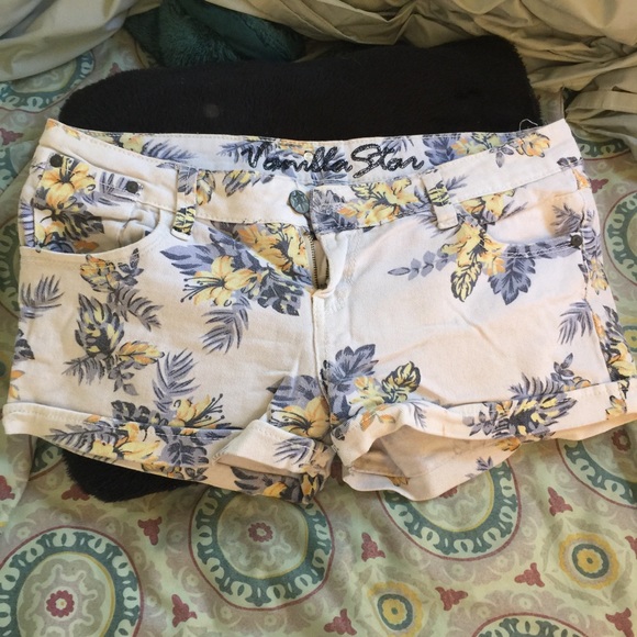 Vanilla Star Floral Shorts