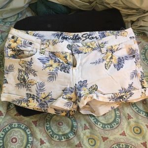 Vanilla Star Floral Shorts
