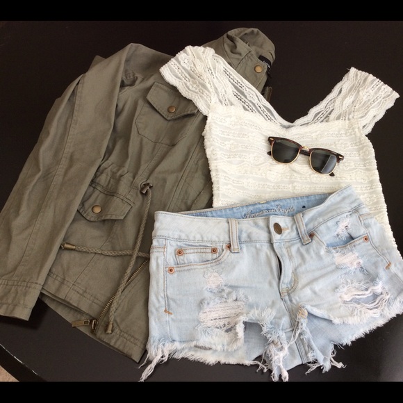 Destroyed Light Wash American Eagle Shorts