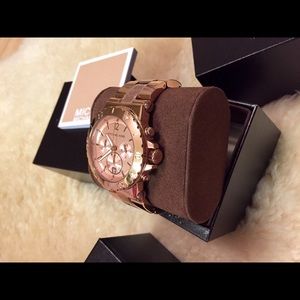 For sale. Ladies MK gold watch