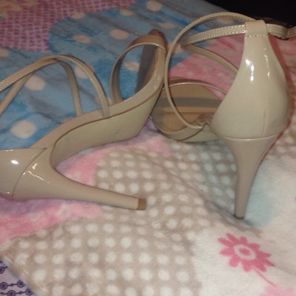 Gorgeous Steve Madden ankle strap heels!✨ - Picture 3 of 4
