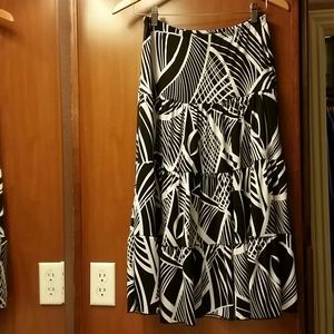 Stretchy black and white skirt