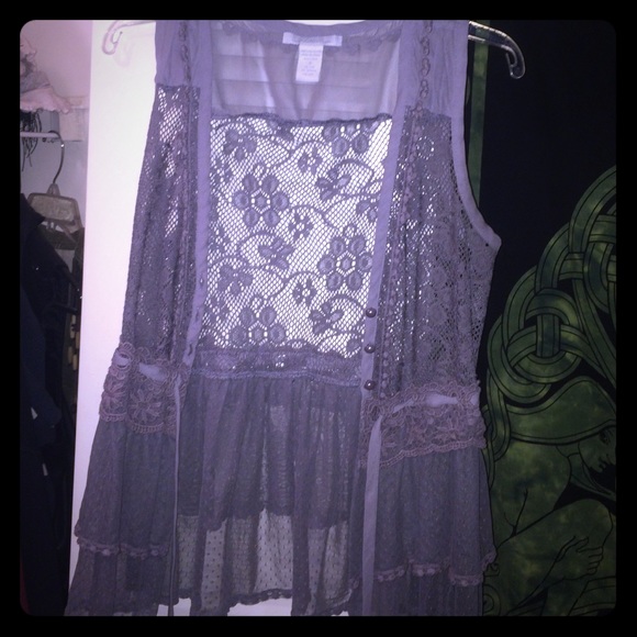 Sleeveless lace cardigan
