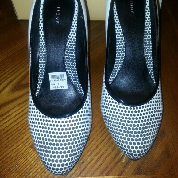 NWT Black and white Heels