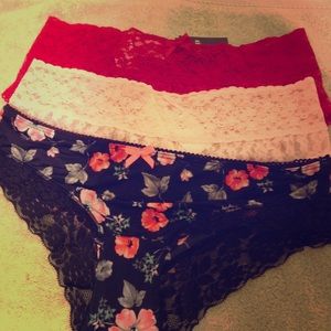Hollister Gilly Hicks bundle-cheeky lacy panties